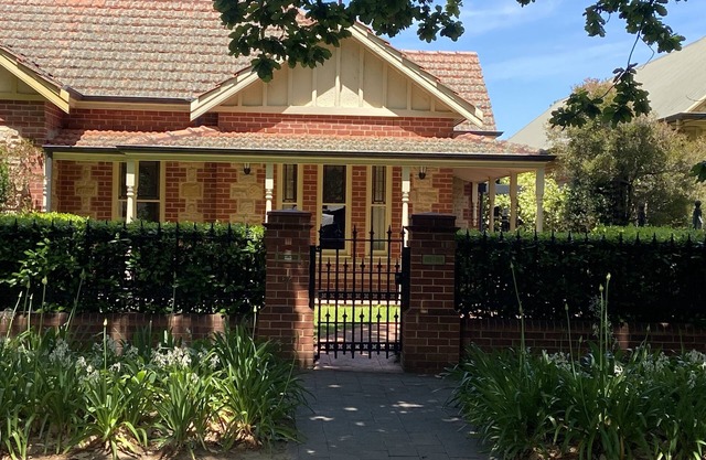 Adelaide Accommodation @ Rose Park spacious city fringe house - a great location