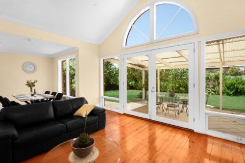 Adelaide Style Accommodation - City to Beach - Free WIFI - Free 3 car parking - Great location