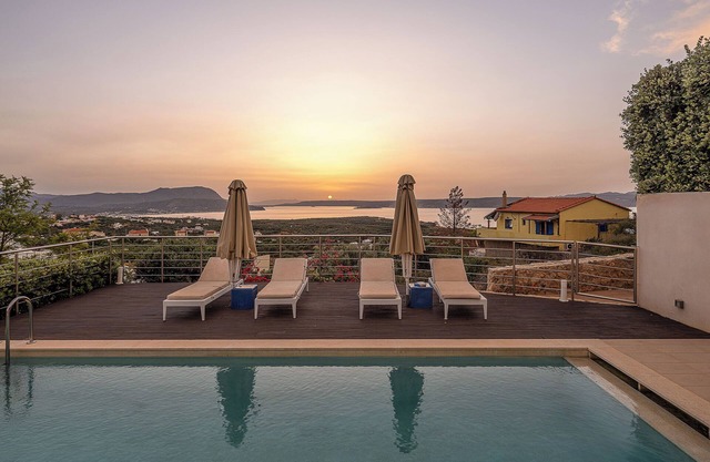 Villa Armi Stunning seaviews & Heated* pool!