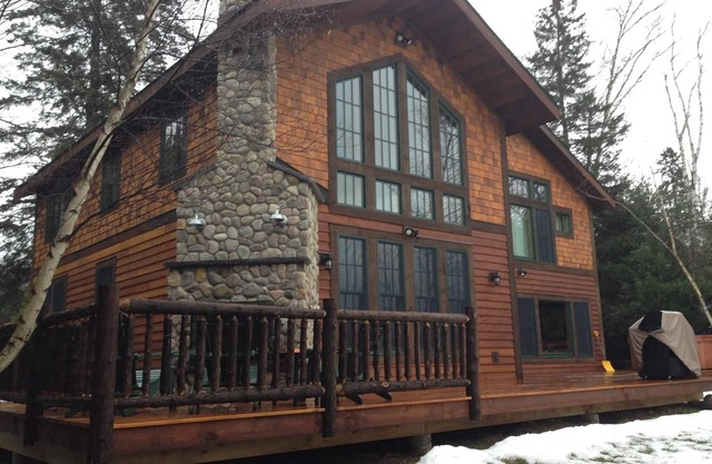 Adirondack style Lodge Situé sur le magnifique lac Miroir
