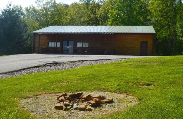 Cabine attenante 7B 2 chambres 8 couchages. Situé sur le lac Patoka dans le sud de l'Indiana