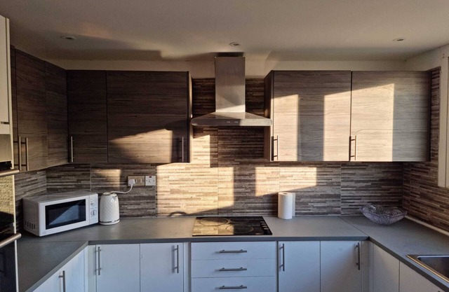 Admirable 5 Bedroom House with Parking