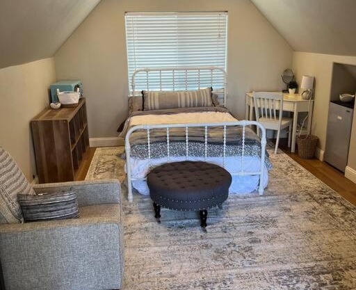 Adorable 1 Bedroom with pool, and Horse Arena