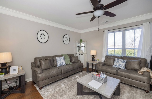 Adorable 2-bedroom Charlotte townhome w/ king bed, perfect for your stay!