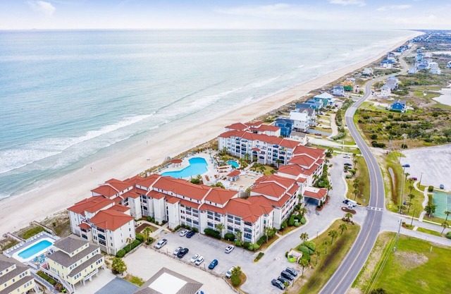 Adorable 2 bedroom oceanfront condo
