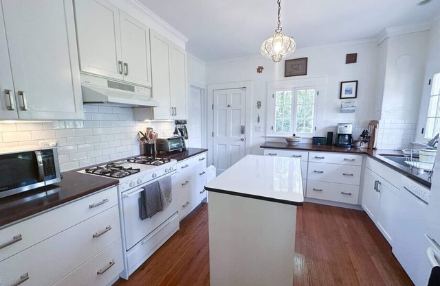 Adorable 2bed/1.5 bath house in Duck Pond