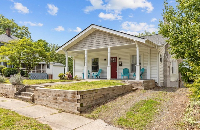Adorable Bungalow, Minutes from Downtown Durham