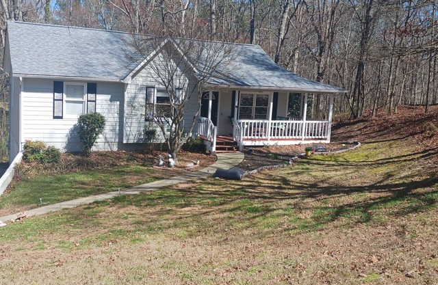 Adorable Cottage Style Home near Lakepoint/ Lake Allatoona & Hospital
