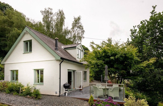 Adorable Cottage with Stunning Views Over The Mawddach Estuary | Erw-fair