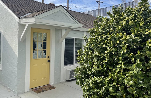 Adorable Cottage With Private Entrance