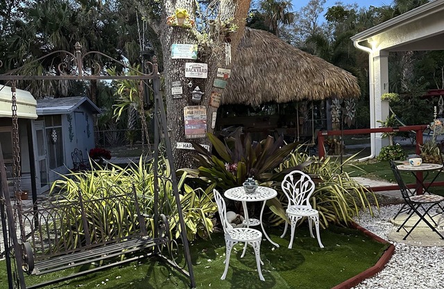 Adorable Guest house with 2 bedrooms-20 min from beach