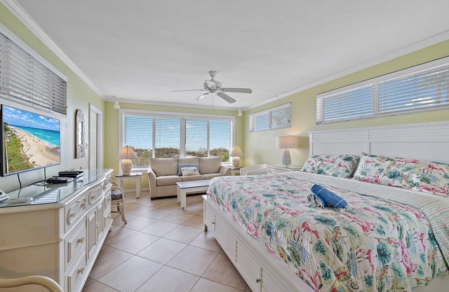 Adorable Gulf Front Studio, Private Beach, Originally Part of Starfish Motel