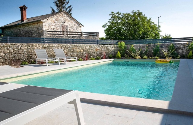 Ferme pittoresque à Krmed avec jardin