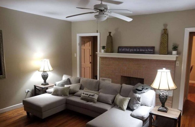 Adorable home in Simpsonville close to 85