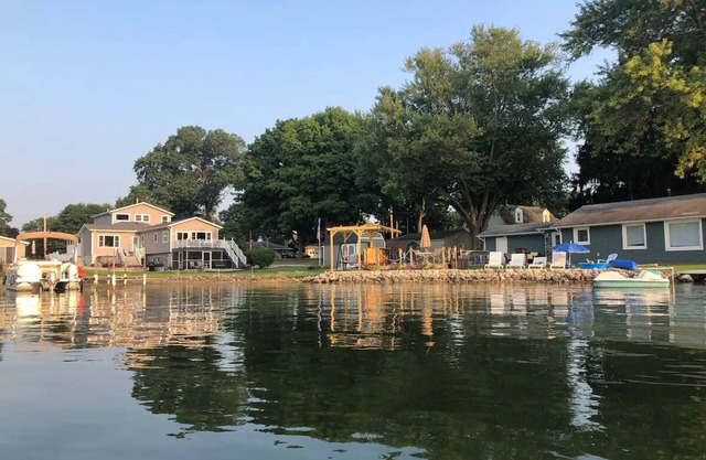 Adorable Lakeside Dream Studio on Simonton Lake