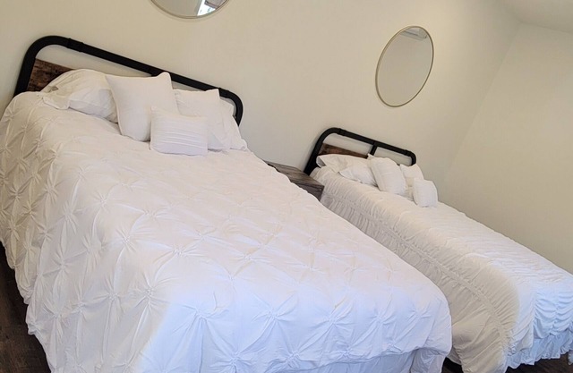 Charming Molly B Cabin studio in Cookson with WiFi and AC