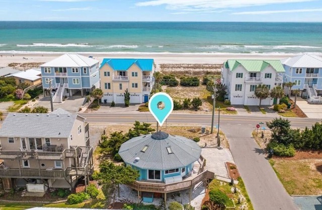 Adorable Renovated Beach Cottage - Steps to the Beach Access!