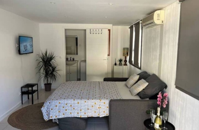 Adorable studio (3 couchages) avec parking et espace extérieur