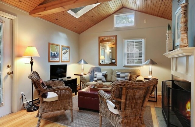 July Weeks OPEN! Close To Beach and Downtown!