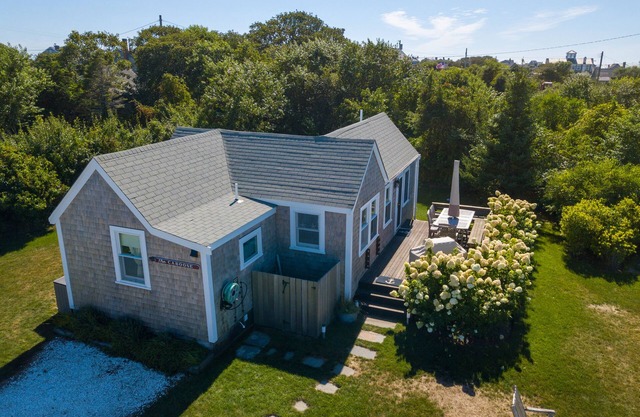 Adorable Cottage West End avec vue directe sur l'eau, à distance de marche de la plage