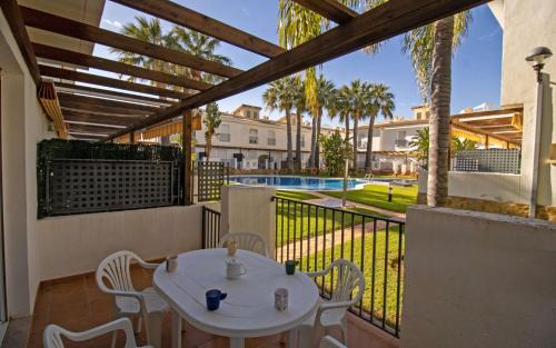 Adosado con jardin y piscina Palm Beach 86 ALBERT VILLAS