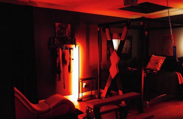 Adult-Theme Rental Home w/Kink Room, Strip Club, Zen Room...Couples Getaway!!!