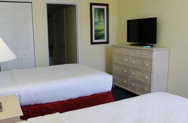 Adventure Awaits! 4 Spacious Units, Kitchen, Beach, Pool, Shop at Volusia Mall