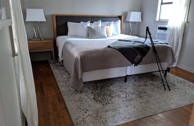 Adventure Cabin 4 with King Bed