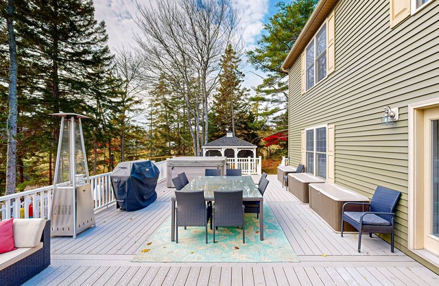 Adventure-Filled Coastal Retreat with Pirate Ship Play, Hot Tub, and Oceanfront