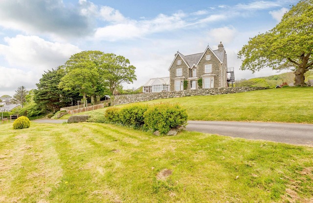 AEL Y BRYN COUNTRY HOUSE, pet friendly in Dyffryn Ardudwy
