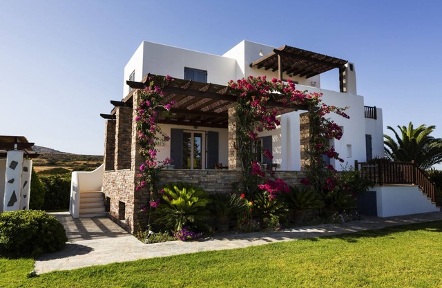 Villa Aeolos, villa traditionnelle avec vue sur la mer et piscine privée, à 200 mètres de la plage
