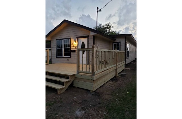 Affordable 4 bedroom private vacation home. Child, pet friendly. Large yard.