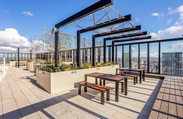 Affordable and luxurious night stay in a luxurious two bed apartment