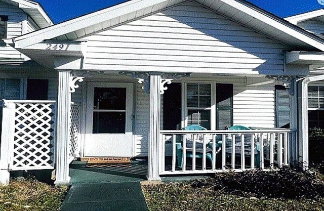 Affordable Family & Pet-Friendly Comfort Quick Drive to Beaches and bases.