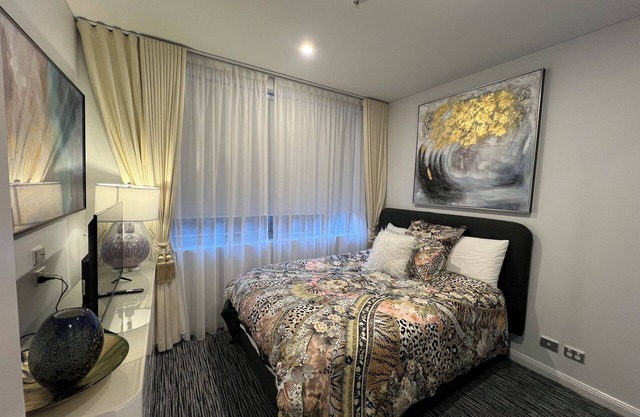 Affoedable luxury! 2 bedroom apartment on Green Square/ Zetland.