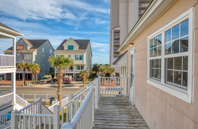 Affordable Ocean view 2BD - Walk 2 Beach - Family Friendly