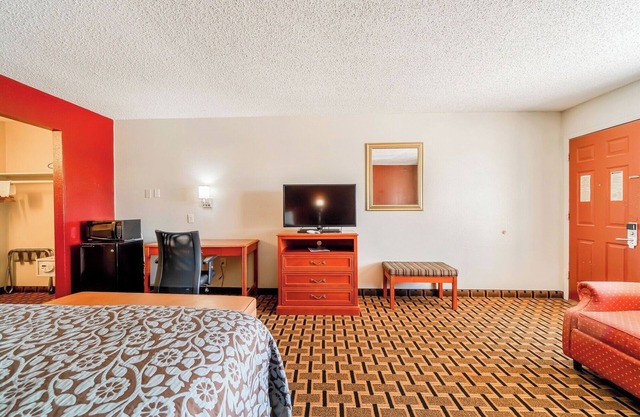 Affordable Pet-Friendly Stay Along Hwy 287 – Ideal for Business and Leisure