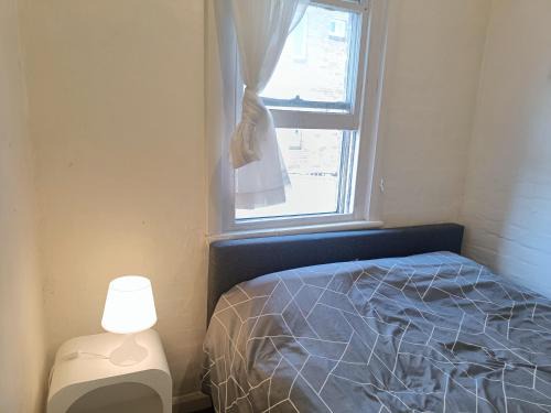 Affordable Queen Room in Earlwood - EW5