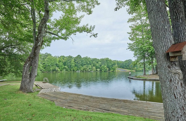 AFFORDABLE, RELAXING and LAKEFRONT! Stay on Lake Hamilton in Hot Springs!