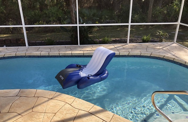 Maison spacieuse et abordable avec piscine située dans un cadre calme mais proche de tout