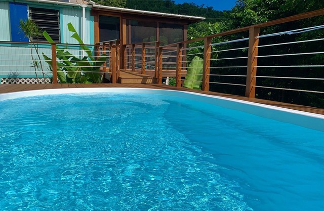 Cottage abordable à St John avec piscine, climatisation et jardins tropicaux incroyables