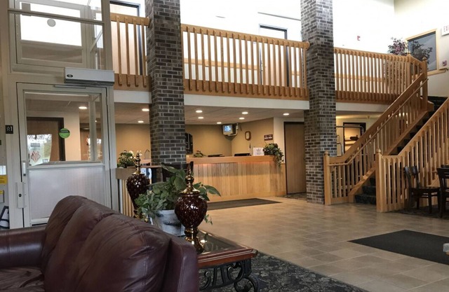 Affordable Wisconsin Getaway! Free Parking and Breakfast, Near Conway Park!