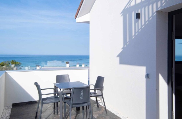AG Casa Arnados, ère ligne Playa Razo vu mer