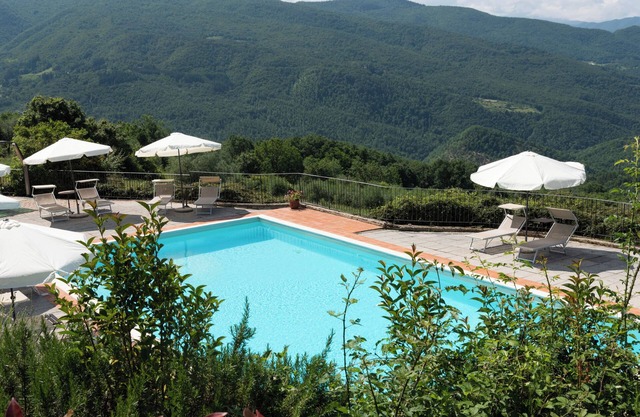 Agriturismo "Universal Harmony - Cinciallegra" avec vue sur les montagnes, piscine, terrasse & Wi-Fi
