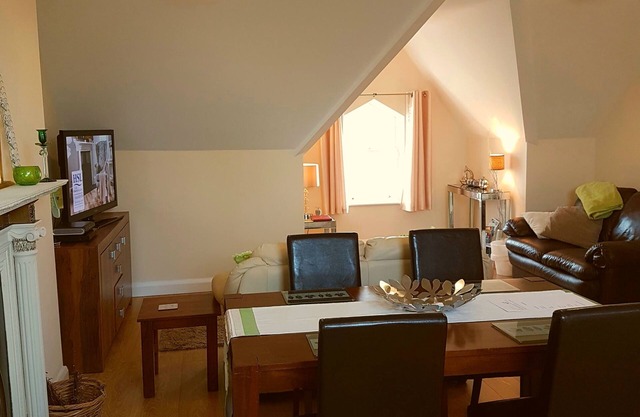 Ahoy2 est un charmant appartement 15 minutes de Belfast avec vue sur la mer. Wifi gratuit