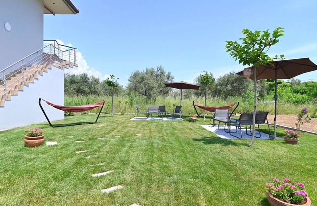 Aigli Garden Retreat, Hideaway Close to the Beach