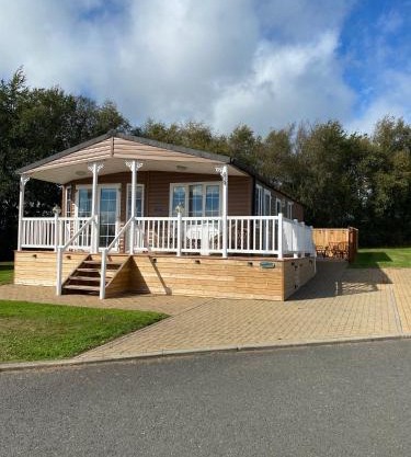 Aintree Lodge - Hot Tub - Northumberland