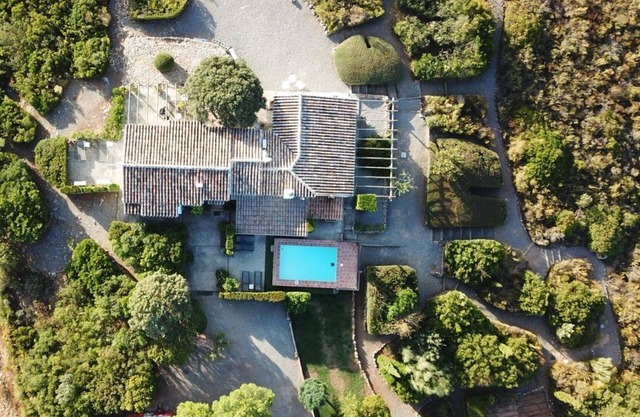Maison de campagne climatisée avec piscine, patio, jardin, Wi-Fi et vues magnifiques.