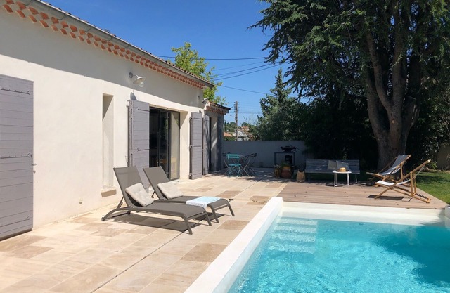 Maison climatisée avec piscine et jardin
