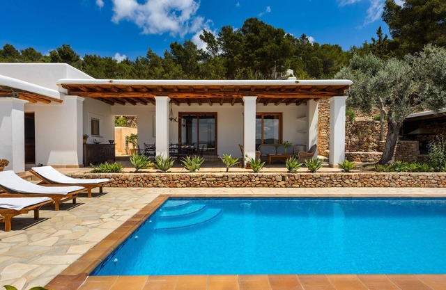Villa climatisée avec piscine, terrasse, vue sur la mer et Wi-Fi